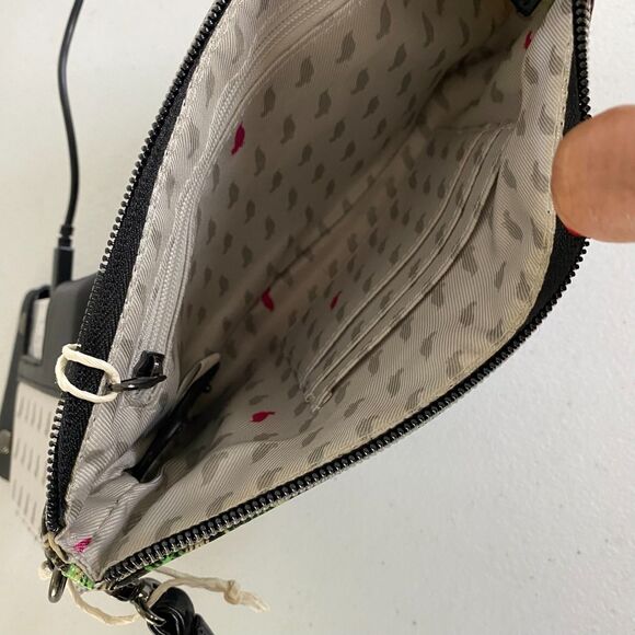 Sakroots Wristlet Artist Circle Black Wild Life Portable Power Bank NEW - Picture 6 of 10